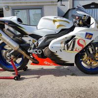 Aprilia rsv 1000