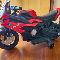 Moto elettrica BMW S1000RR rossa