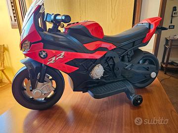 Moto elettrica BMW S1000RR rossa