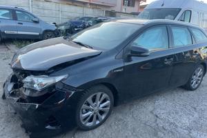 Toyota Auris 1.8 Hybrid Active 2014 sinistrata