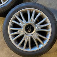 pneumatici con cerchio Maserati