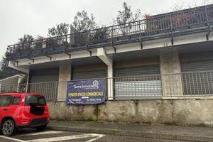 Immobile di 495 m² con 1 locale a Bareggio