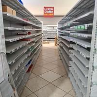 Arredamento completo per negozi casalinghi igiene