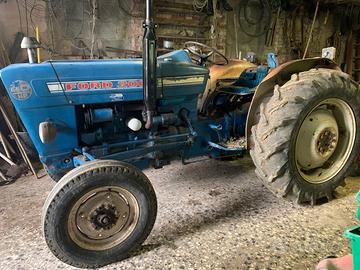 Trattore Ford 2000