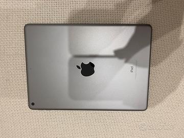 iPad 6 (2018) | 9.7" | 32 GB | grigio