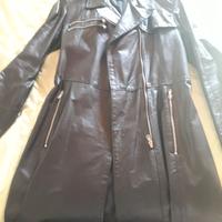 Giacca in pelle lunga nera stile matrix