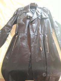 Giacca in pelle lunga nera stile matrix