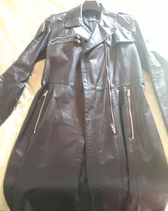 Giacca in pelle lunga nera stile matrix