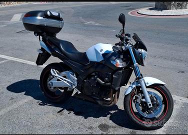 Sizuki 600 Gsr  2006 - 13.000 km