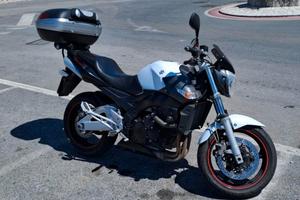 Sizuki 600 Gsr  2006 - 13.000 km