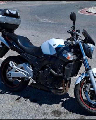 Sizuki 600 Gsr  2006 - 13.000 km