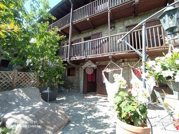 CASA SEMINDIPENDENTE A SAINT-NICOLAS