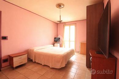 CASA SEMINDIPENDENTE A MONSUMMANO TERME