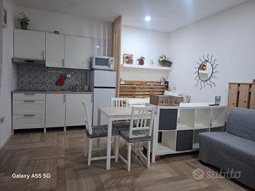 Grazioso monolocale in via Chiaia