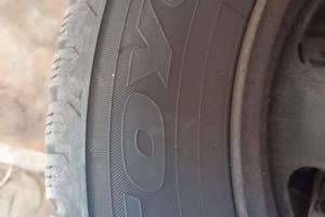  4 gomme invernali con cerchi 35€ cad 195/65 R15