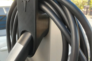 Supporto per connettore Tesla