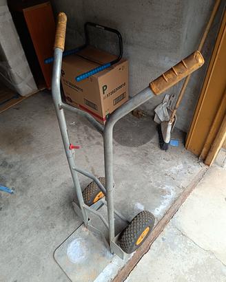 Carrello portatutto pieghevole professionale.
