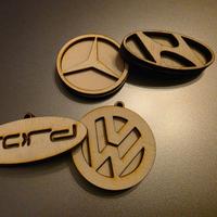 Portachiavi in legno realizzati con  taglio laser