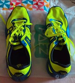 Scarpe da corsa con tacchetti