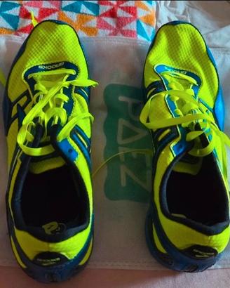 Scarpe da corsa con tacchetti