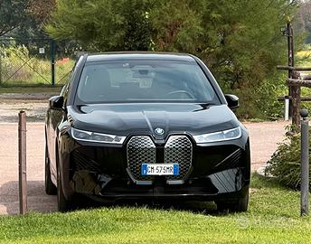 BMW iX xdrive 50 pacchetto sportivo pari al nuovo