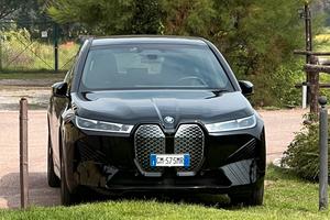 BMW iX xdrive 50 pacchetto sportivo pari al nuovo