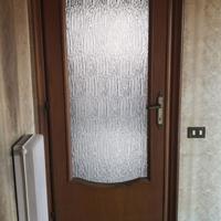Porta in legno con vetro