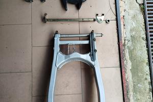 forcellone posteriore, tendicatena e perno ducati