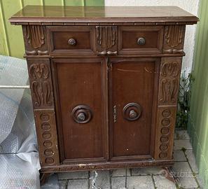 Armadietto degli inizi ‘900 in legno massello