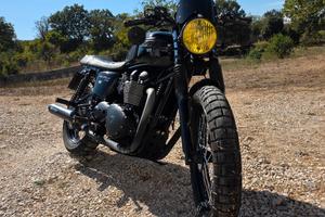 TRIUMPH BONNEVILLE T100 
