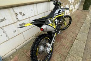 Cross husqvarna 250 4T