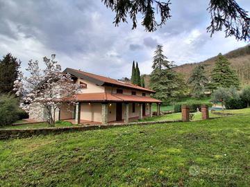 Villa di 470 m² con più di 5 locali e box auto dop