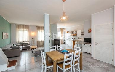 TERRATETTO UNFAMILIARE, FINEMENTE RISTRUTTURATO ,