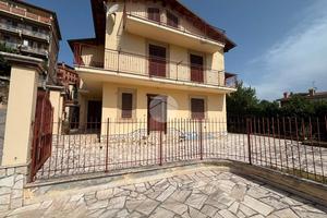 4 LOCALI A MONTE PORZIO CATONE