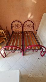 Letto con doghe di legno