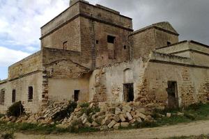 Baglio 600 mq con 150.000 mq terreno