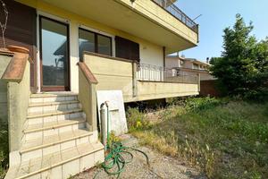 CASA SEMINDIPENDENTE A CARRARA