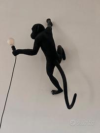 Lampada The Monkey Lamp Hanging Version Right 01
