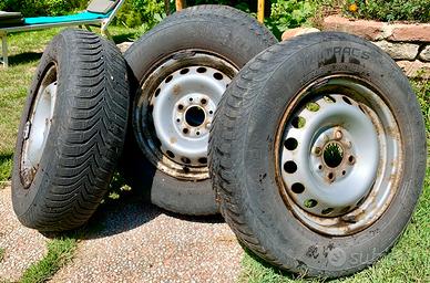 Nr. 4 Cerchioni Fiat Panda con gomme invernali