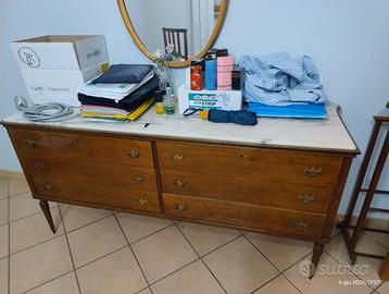 Comò e comodini con piana in marmo