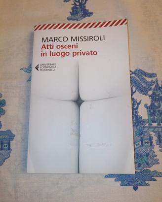 libro: Atti osceni in un luogo privato 