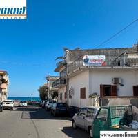 T. Archirafi, indipendente con cortile e box (CT)