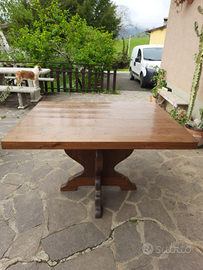 Tavoli in legno massello