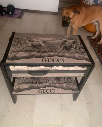 Mobiletto realizzato  in decoupage