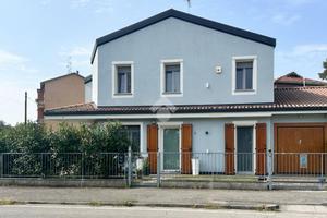 PORZIONE DI TRIFAMILIARE A MOLINELLA