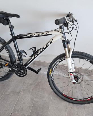 bicicletta  mountainbike 