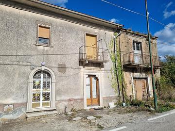 Porzione di fabbricato a schiera con terreno