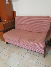 Divano 3 posti legno massello con ingombri ridotti