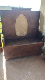 Cassapanca antica in legno intarsiato