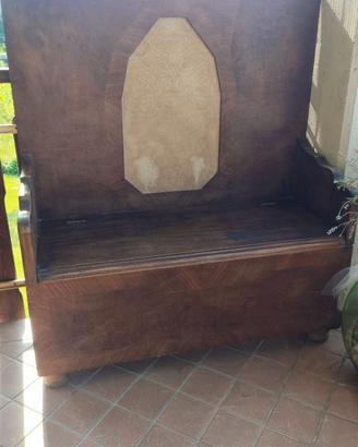 Cassapanca antica in legno intarsiato